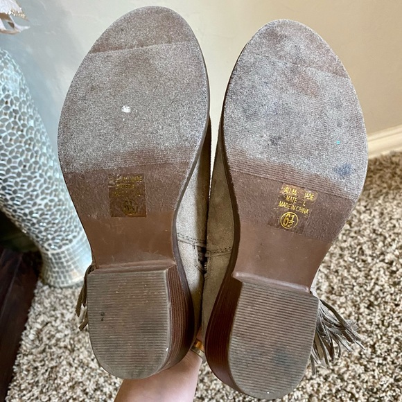 Soda taupe suede fringe fall ankle boots 6.5 - Picture 6 of 6